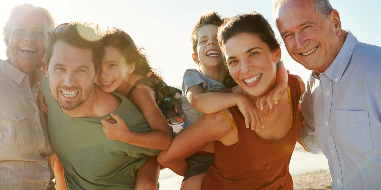 Eine Familie mit allen Altersgruppen